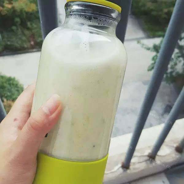 美味的玉米汁瘦身玉米奶昔