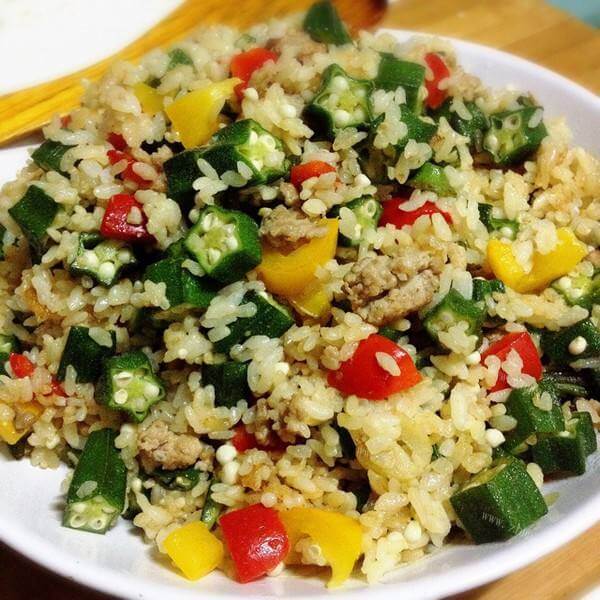 美味三文鱼秋葵炒饭