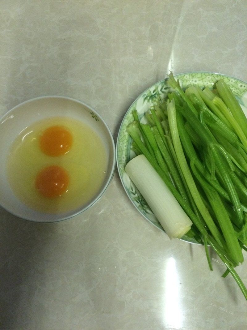 特色鸡蛋芹菜馅包子做法图解3)
