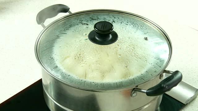 爽口清汤滑鸡球做法图解4)