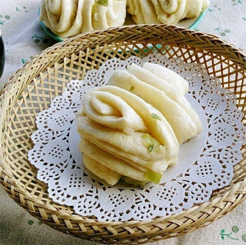 学做传统油盐扎碱花卷