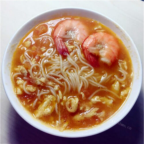 家常西红柿鲜虾鸡蛋面