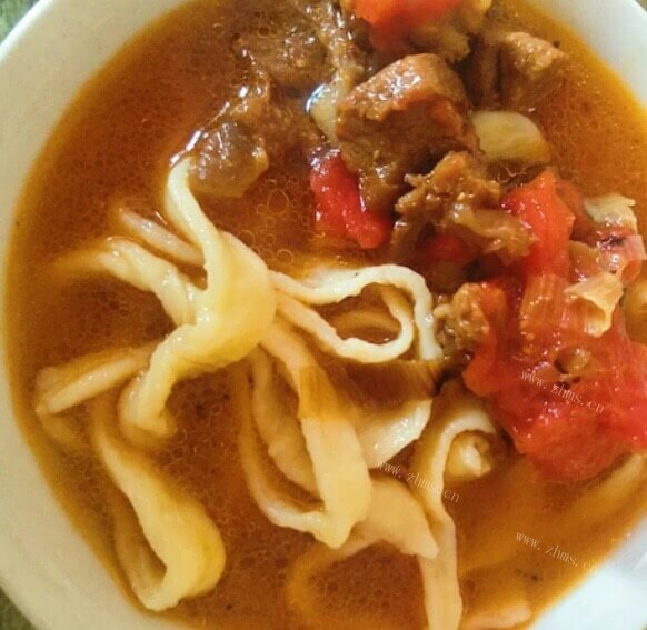 美味的西红柿牛肉手擀面