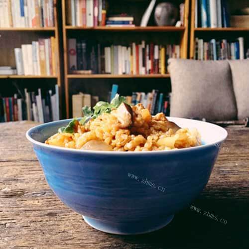 营养丰富的西红柿土豆肉焖饭