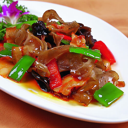 热腾腾的梅菜干炒五花肉