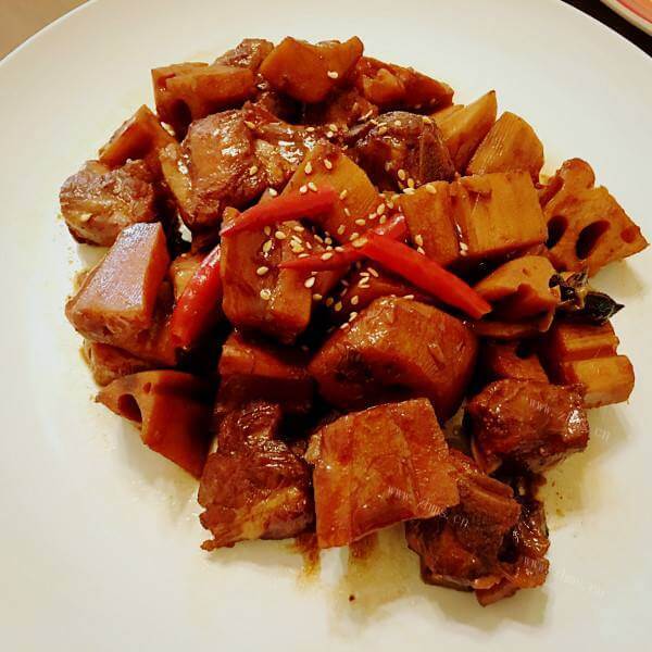 诱人的洋葱烧排骨