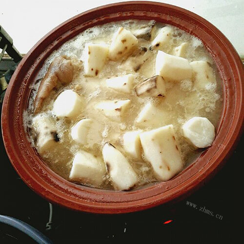 美味的雪豆山药炖肘子 
