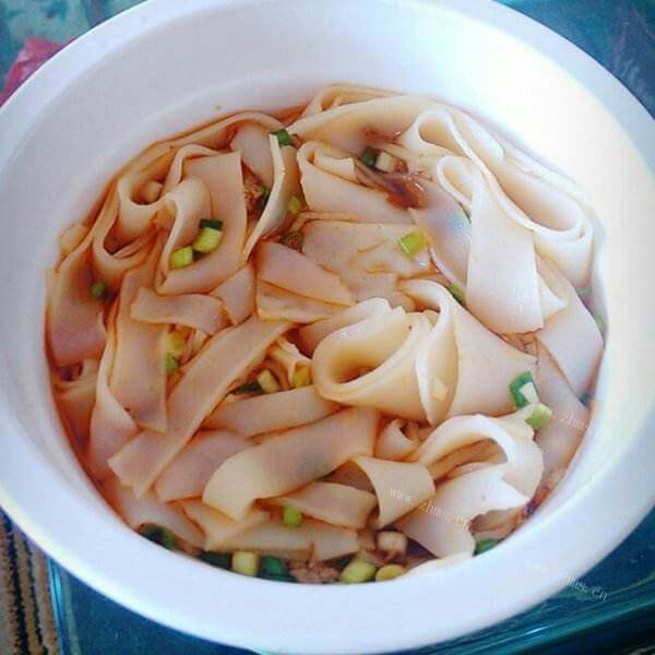 自制凉拌河粉 
