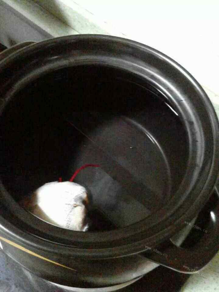 有爱的胡萝卜香菇炖猪蹄做法图解3)