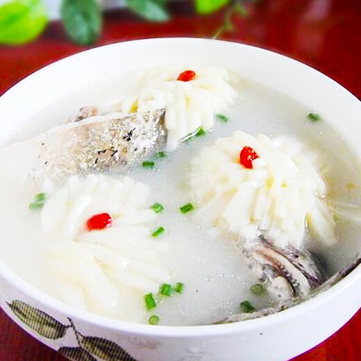 美味春菜奶香鲈鱼汤