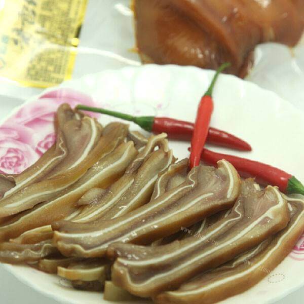 诱人的卤味猪耳朵