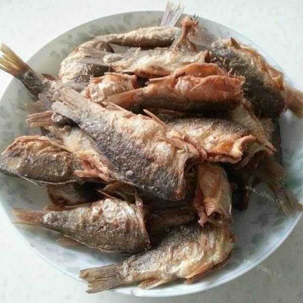 简单的炸鲫鱼