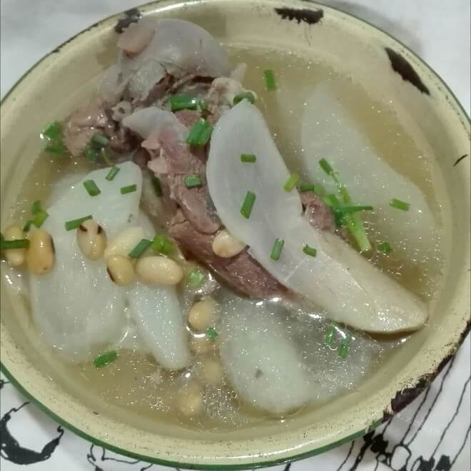 美味的黄豆大骨汤