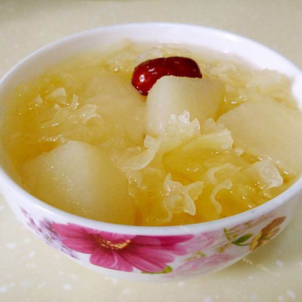 美味的豆浆机版冰糖银耳梨汁