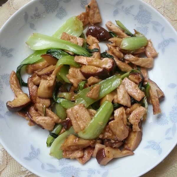 美味炒鸡肉香菇油菜