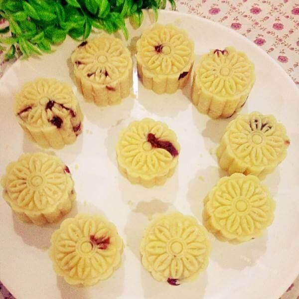 清爽的蔓越莓绿豆糕