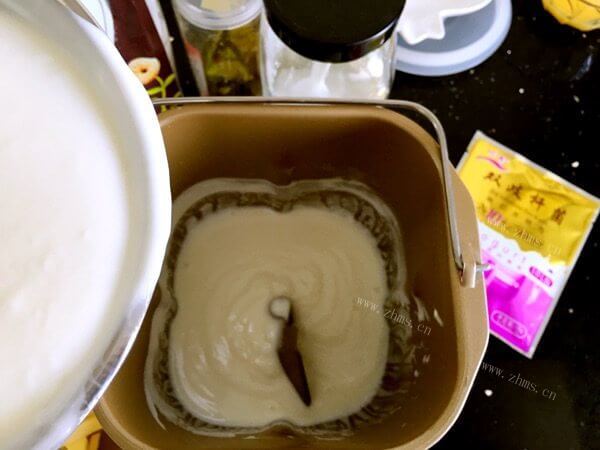 美味的酸奶豆沙面包做法图解2)