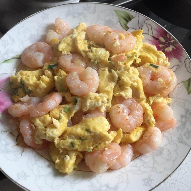 美味的鸭蛋炒虾仁