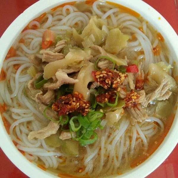 美味的榨菜碎米拌粉皮