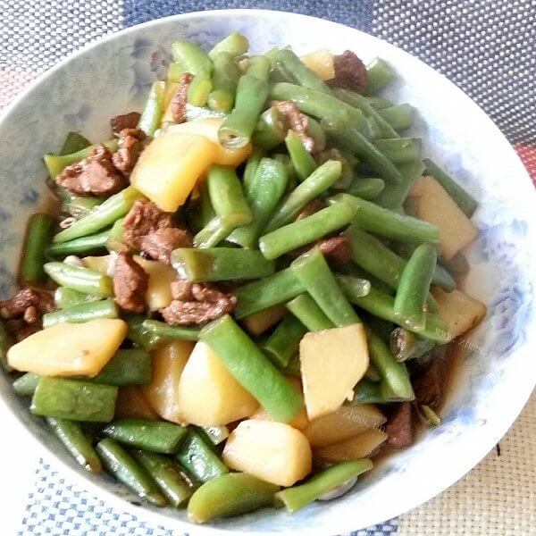 好吃 的牛肉土豆炒干豆角