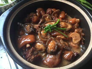 鲜美营养的鲍鱼焖猪手做法图解5)