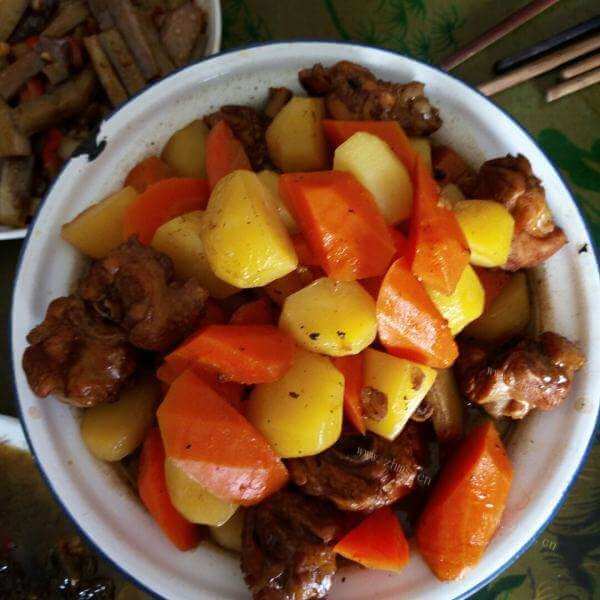 家常的红烧土豆鸡