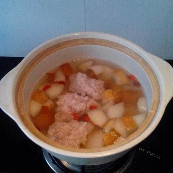 鲜美墨鱼肉饼汤