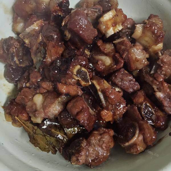 爽口的梅香黑蒜小排