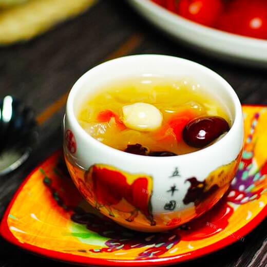 美味的红枣莲子汤