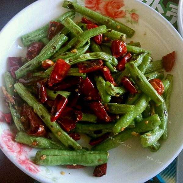 美味的蒜蓉辣椒煸豆角