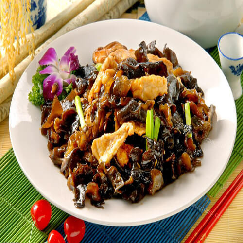 美味的香菇木耳蒸肉