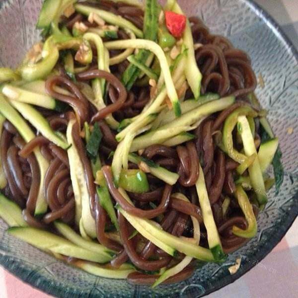 酸豆角拌蕨根粉