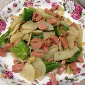 美味的蚕豆瓣炒火腿片