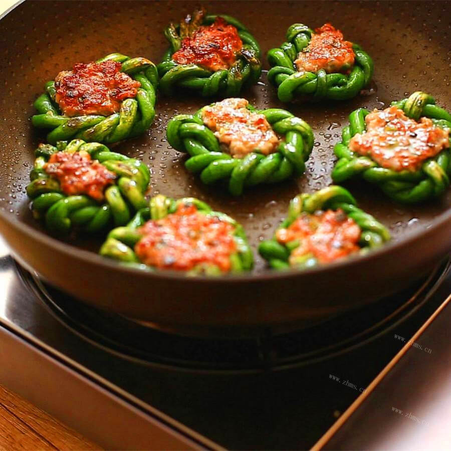 美味的豇豆肉馅蒸包