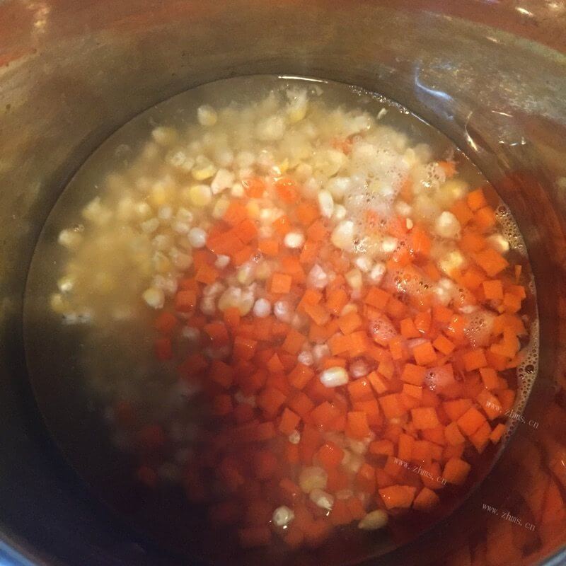鲜香玉米红萝卜炒饭做法图解3)