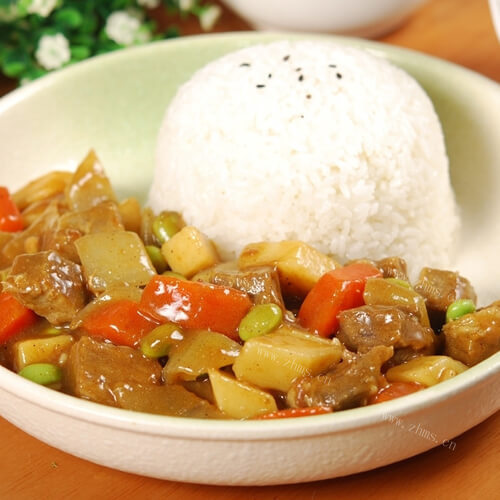 香辣花生鸡肉饭