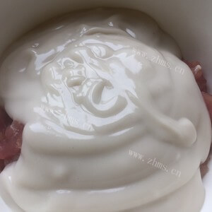 美味的滑肉汤做法图解4)
