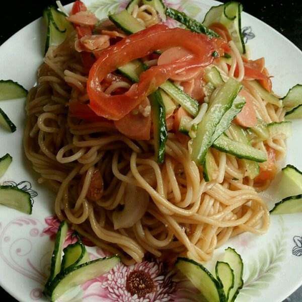 美味的什锦麻将凉拌面