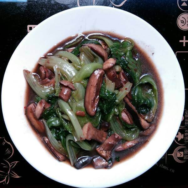 简单的生菜拌香菇