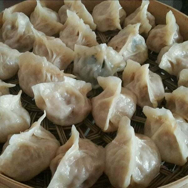 美味芹菜木耳蒸饺