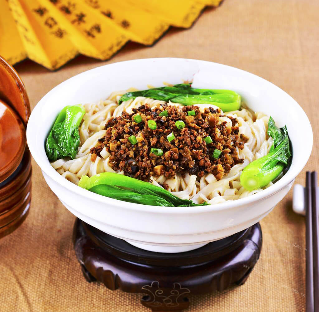 自制麻辣酸豆角牛肚面