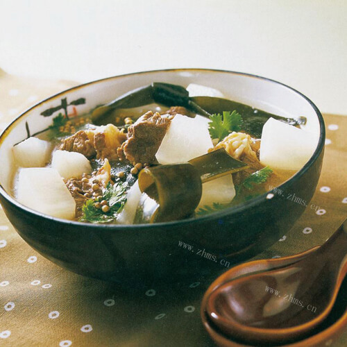 营养的鸡腿菇海带排骨汤