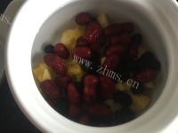 美味的桂圆菠萝汤做法图解8)