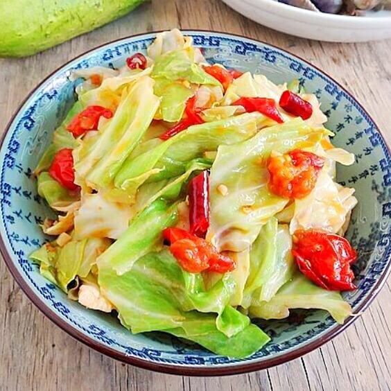 美味的小番茄炒圆白菜 
