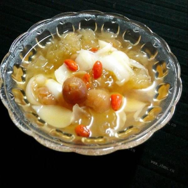 美味的银耳百合绿豆粥