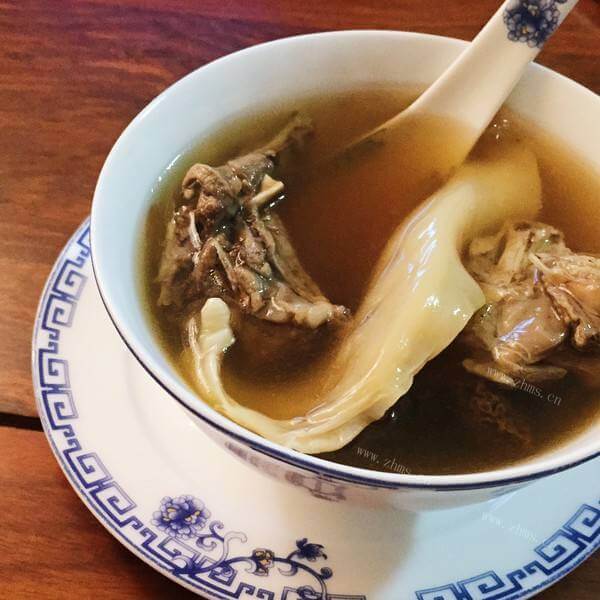 美味鱼胶排骨汤
