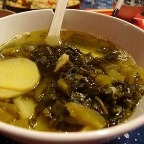 好吃的酸菜小土豆汤