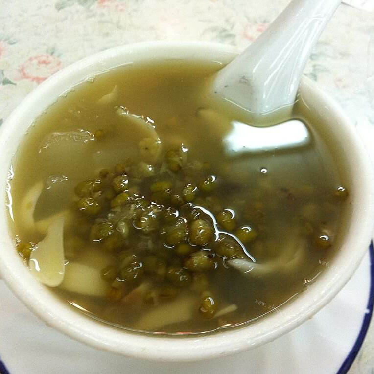 可口的绿豆马蹄爽糖水
