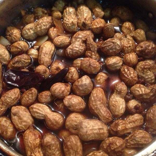 美味的南瓜炒卤花生