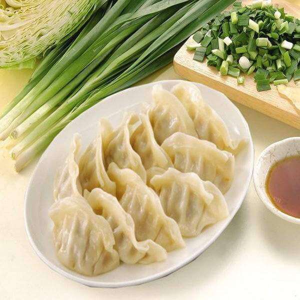 美味的芹菜叶胡萝卜素水饺